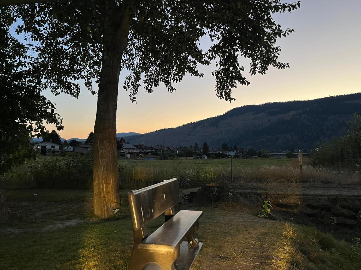 Sunny Shuswap B&B Chase Exteriör bild
